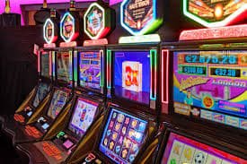 Mesin slot online dengan tema cerah dan penuh warna di platform mumuslot